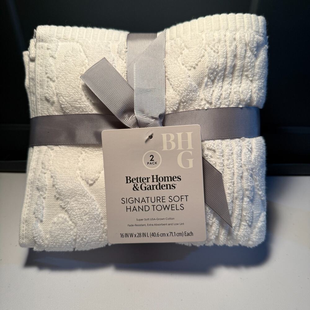 Better Homes and Gardens Soft Holiday Decor 2-Pack Cable Knit Hand Towel Set